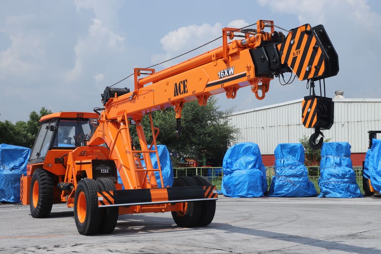 services-05 ACE 16XW hydraulic crane at a construction site in Faridabad, India.